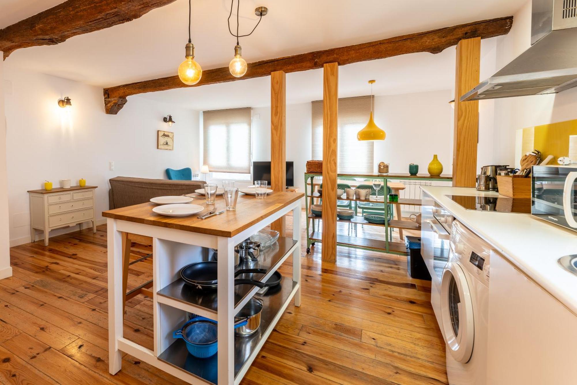 Warm And Inviting, Central Location By Urbanhosting 산탄데르 외부 사진